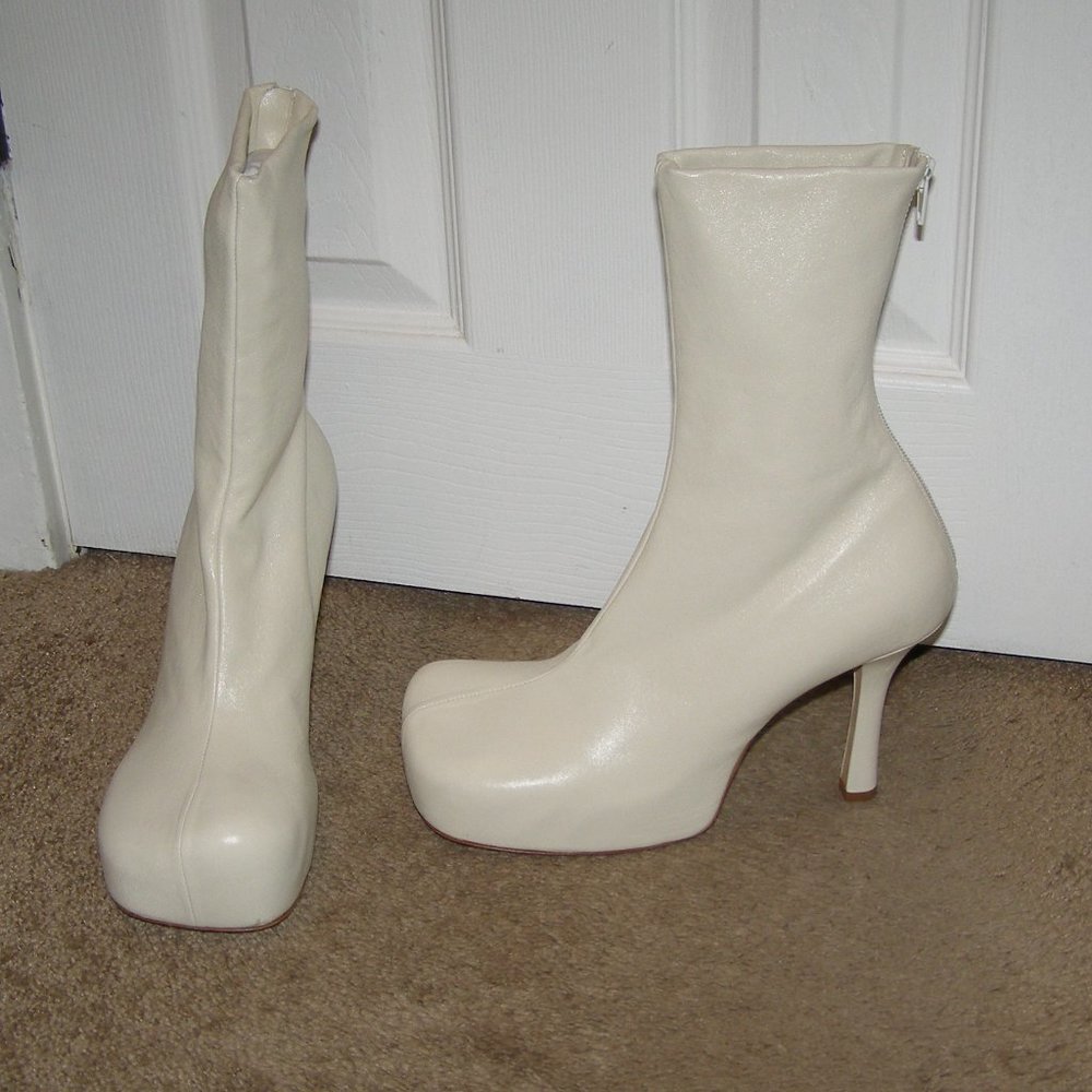 BRAND NEW! size 39/9 Bottega Veneta Ivory Leather Platform Booties - Picture 3 of 15